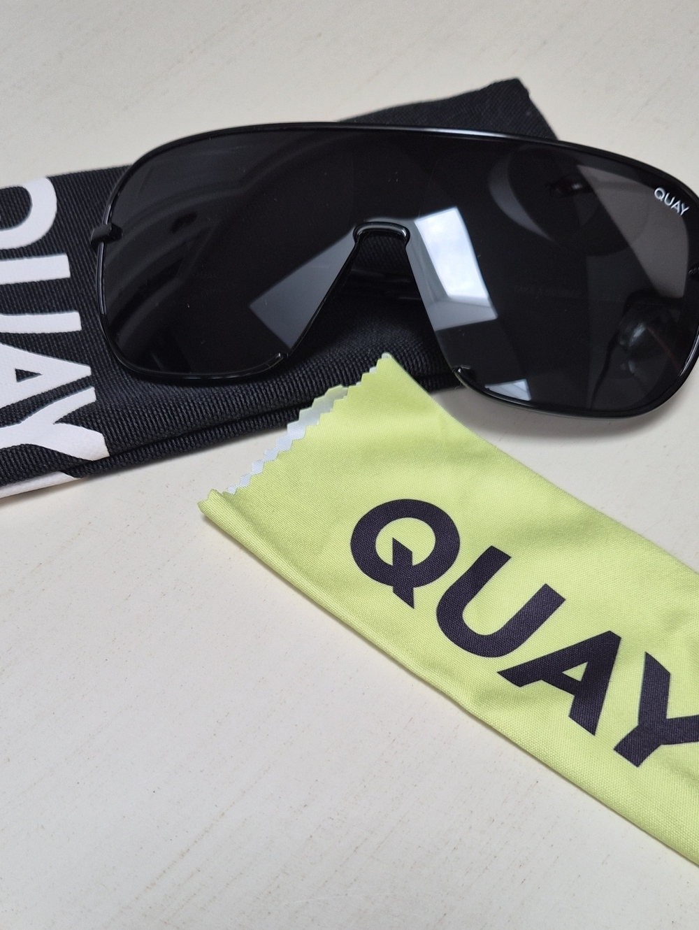Quay Australia Black Shield Sunglasses w/ Pouch & Lime Green Logo Cleaning Cloth